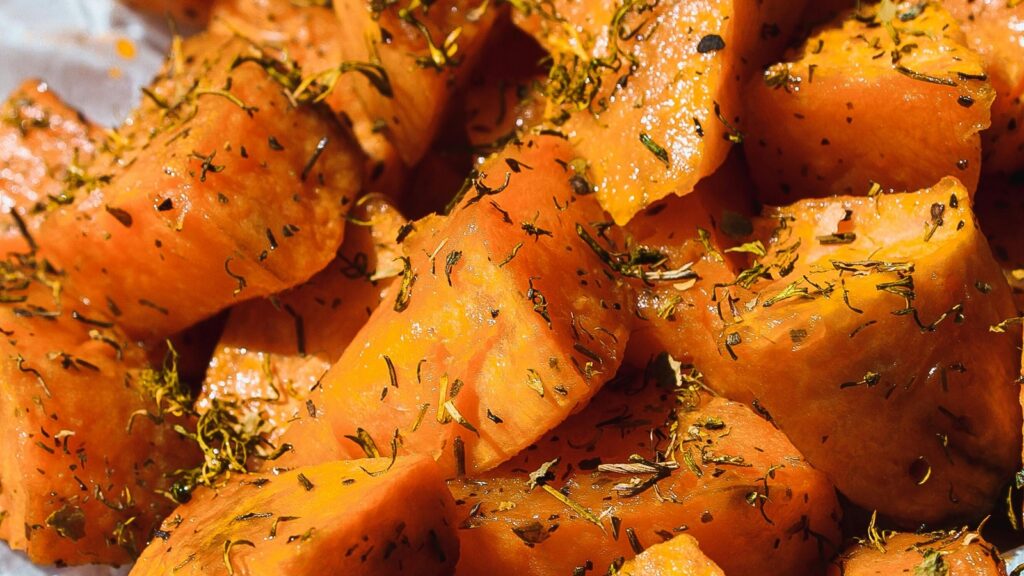 Want to burn fat faster and still eat carbs? Fitness coach says ‘eating this before bed can actually help you’ | Health