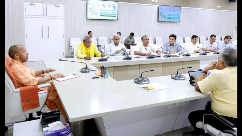 Yogi calls for transparency in working of gram panchayats