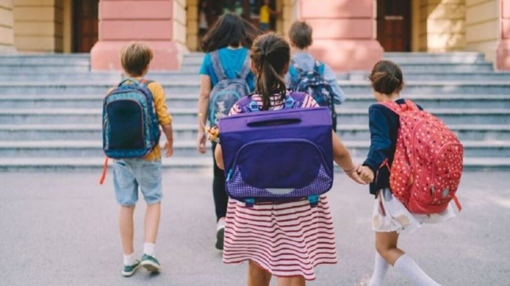 Your kid’s backpack is not the problem, these spine dangers are far worse. Doctor shares posture tips for children | Health