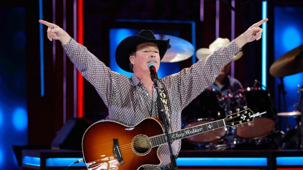 You’re the best’: Clay Walker wows fans at Texas’ Pasadena Strawberry Festival
